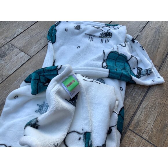 CHRISTMAS Peanuts “Snoopy Puffy Jacket” Soft Plush Throw Blanket Collection - Picture 4 of 5